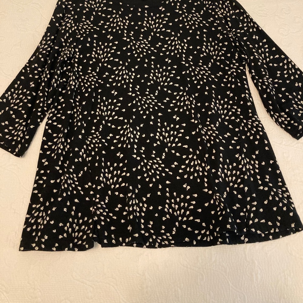 Cute JJill top. Size M. Material is 95% rayon, 5% spandex